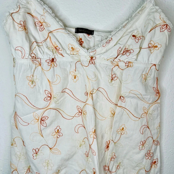 Forever Twenty One Tank with Embroidered Flowers Size Large - Picture 3 of 9